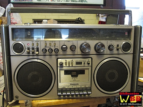 Front View of Panasonic RX-7700, silver version